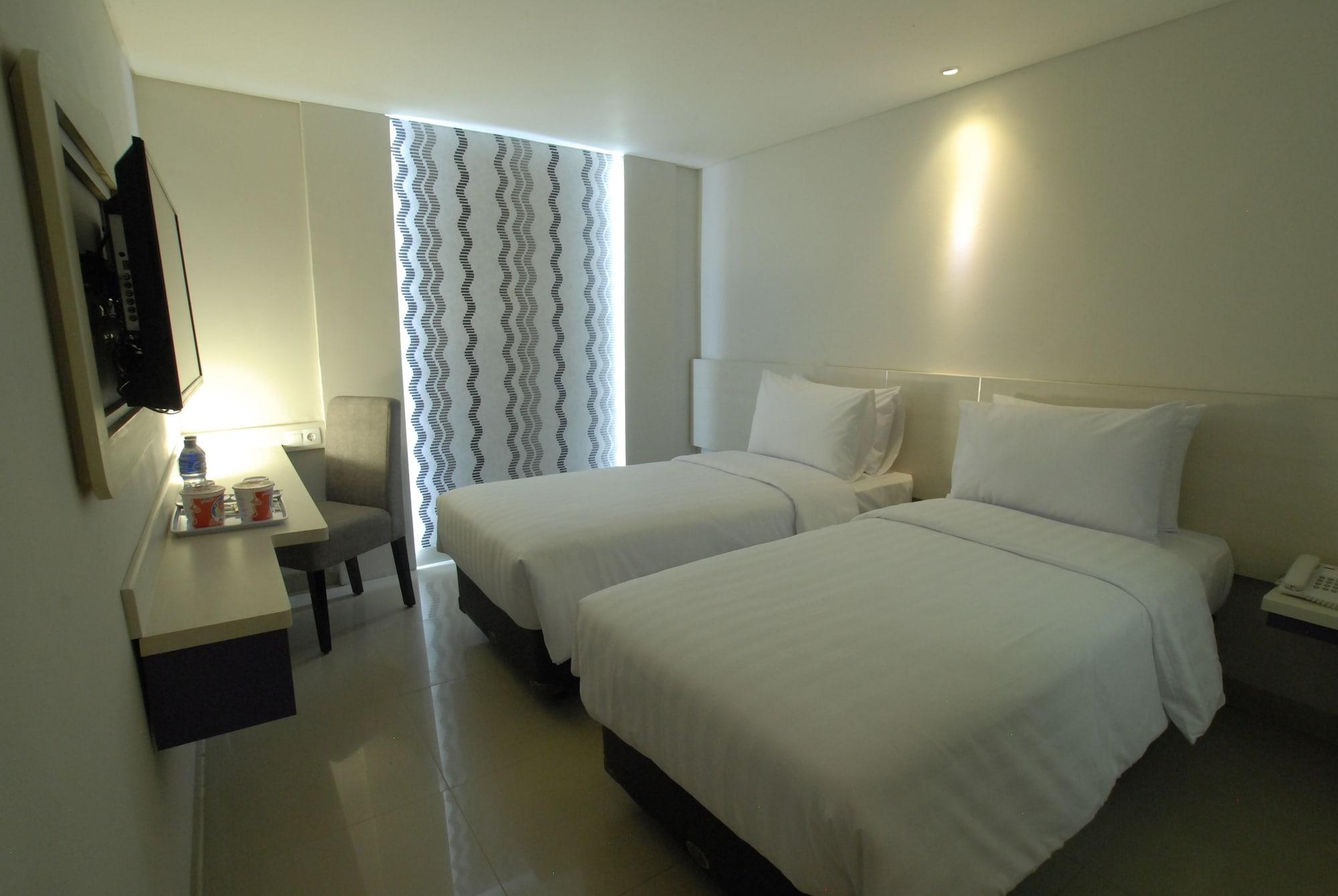 Vio Hotel Veteran Bandung Buitenkant foto
