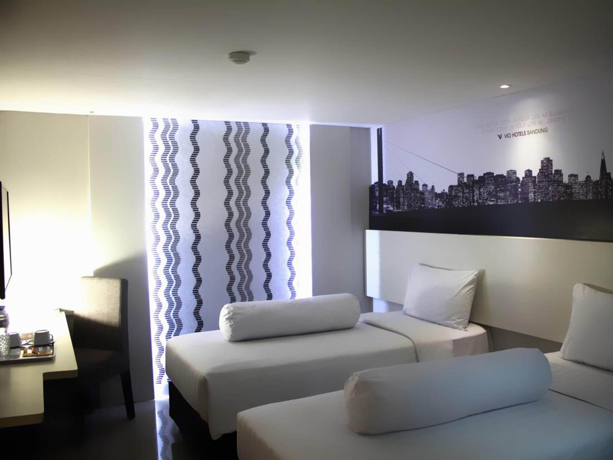 Vio Hotel Veteran Bandung Buitenkant foto