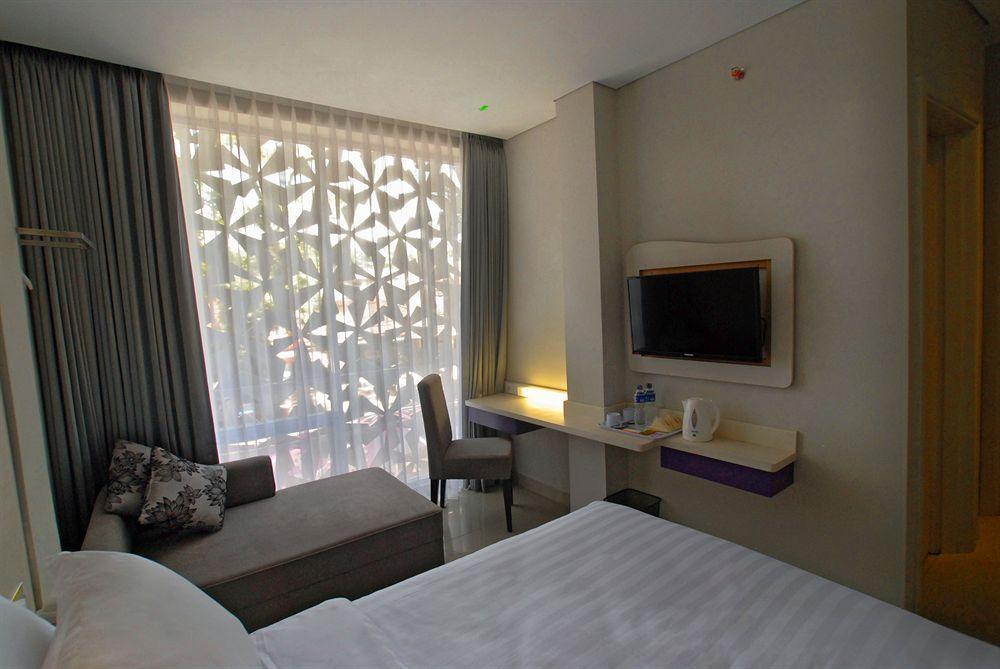 Vio Hotel Veteran Bandung Buitenkant foto
