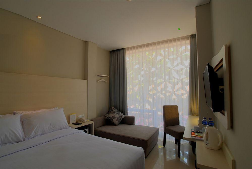 Vio Hotel Veteran Bandung Buitenkant foto