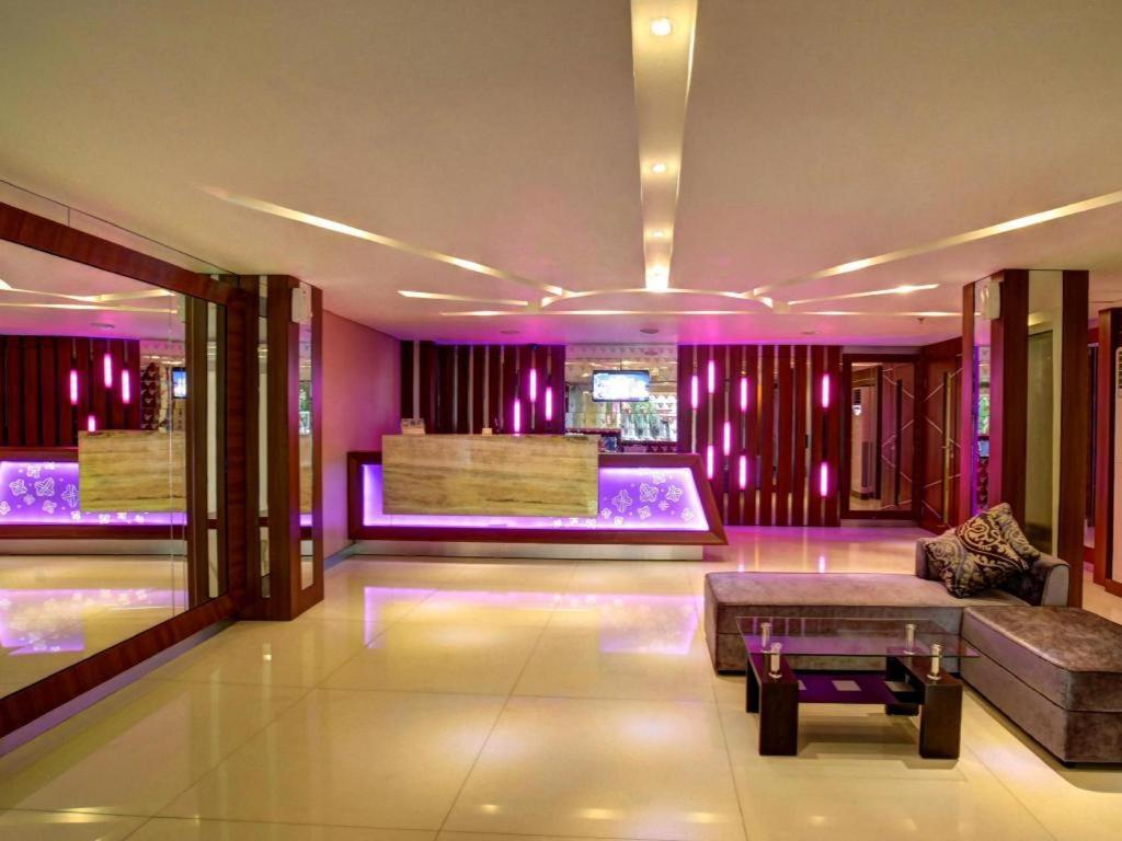 Vio Hotel Veteran Bandung Buitenkant foto