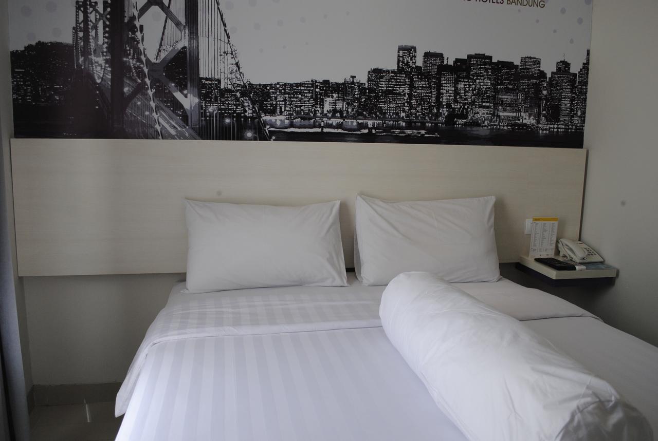 Vio Hotel Veteran Bandung Buitenkant foto