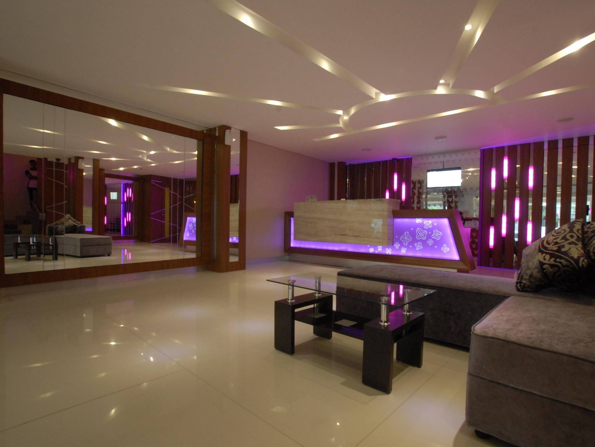 Vio Hotel Veteran Bandung Buitenkant foto